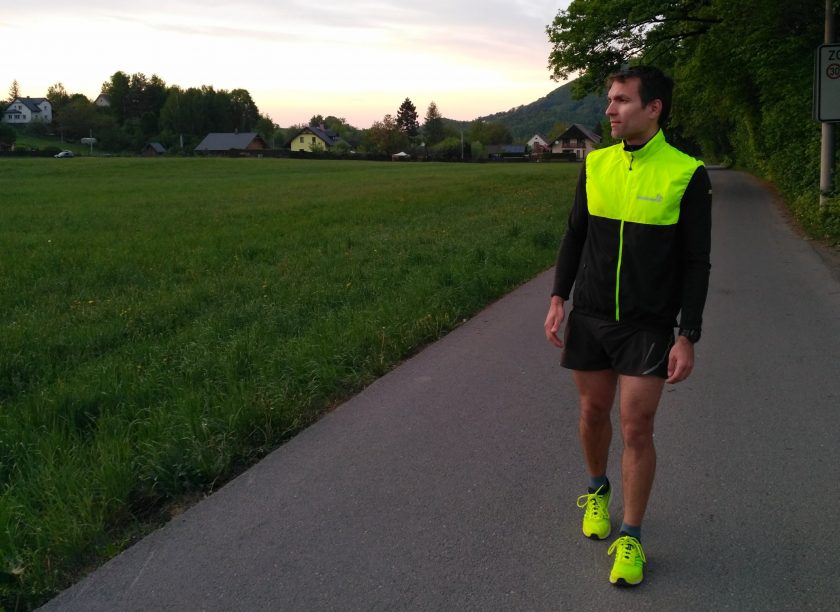 Univerzální sportovní vesta Sensor Neon