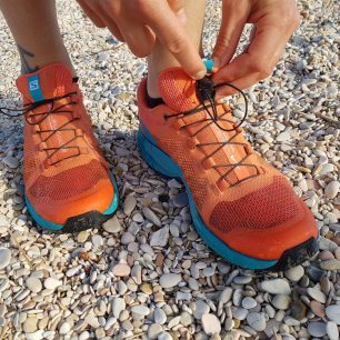 Salomon XA Elevate má tradičně šněrování Quicklace