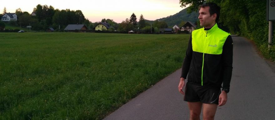 RECENZE: Univerzální sportovní vesta Sensor Neon