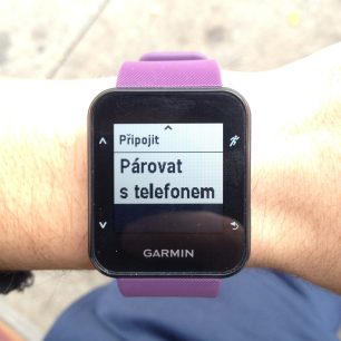 Možnost párovat s mobilním telefonem