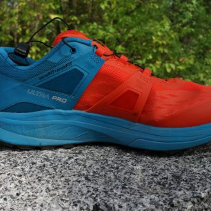 Salomon Sense Ultra Pro má robustní konstrukci.