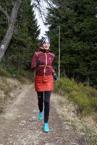 Sukně Skhoop Mini Skirt zajistí tepelný komfort