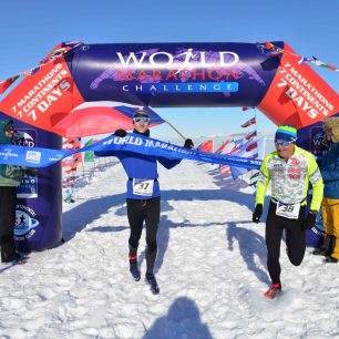 7 (půl)maratonů za 7 dnů: World Marathon Challenge letos s účastí Petra i Filipa Vabroušků