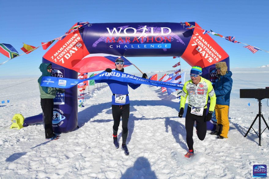 7 (půl)maratonů za 7 dnů: World Marathon Challenge letos s účastí Petra i Filipa Vabroušků
