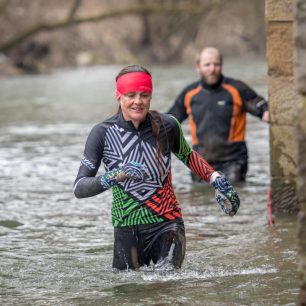 Zuzka Kocumová ve vodě