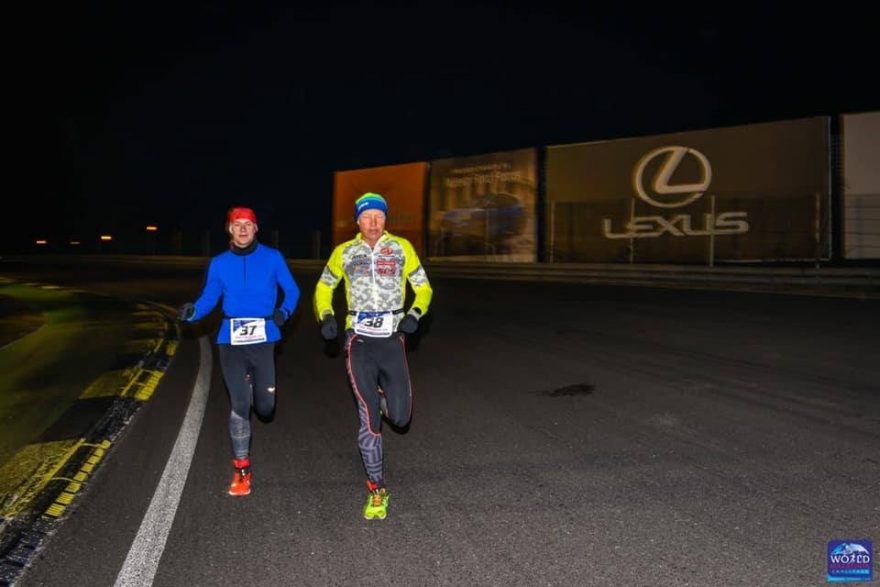 Vabroušek po 3. etapě drží 2. pozici, World Marathon Challenge se přehoupla do druhé půlky