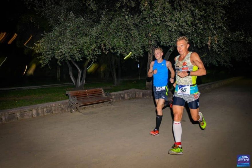 Vabroušek s pevným náskokem na 2. pozici, World Marathon Challenge jde do finále