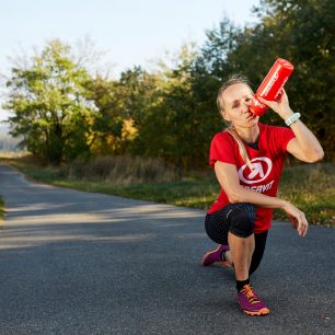 Protažení a hydratace před sportem by měly být samozřejmostí 