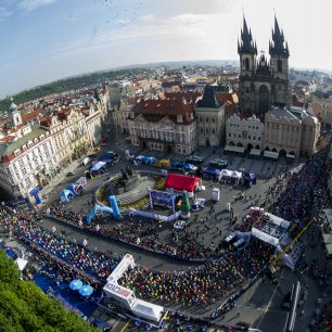 Start Pražského maratonu na Staroměstském náměstí