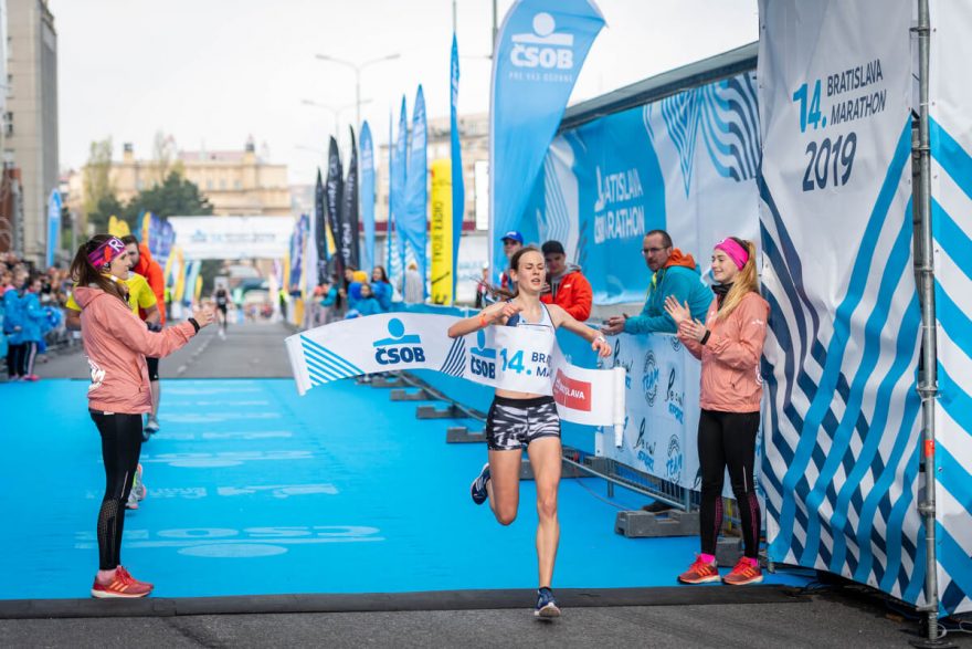 Vítězka půlmaratonu Veronika Zrastáková