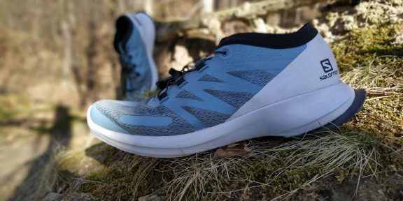 Videorecenze: Salomon Sense Flow – vyvážená univerzálka