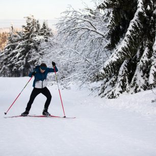 Bundy na běžecké lyžování od Craftu dokonale ochrání za jakéhokoliv počasí.