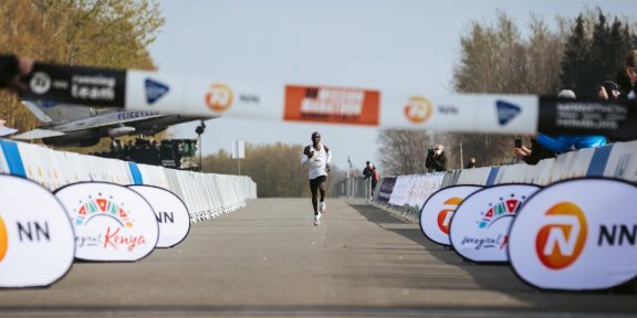 NN Mission Marathon pro Kipchogeho, závod navíc zanechal výraznou českou stopu
