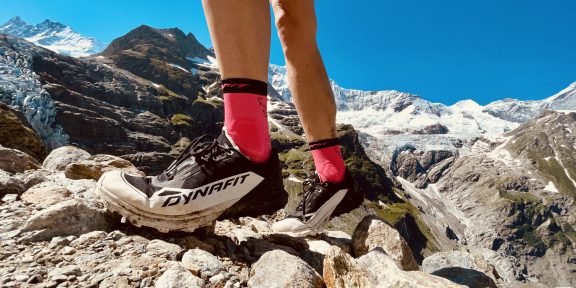 Recenze: Dynafit Ultra 50 &#8211; kočka na střední a dlouhé traily