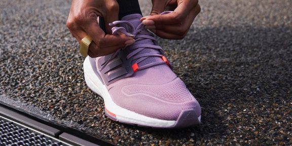 ADIDAS ULTRABOOST 22: stvořeny ženami pro ženskou nohu