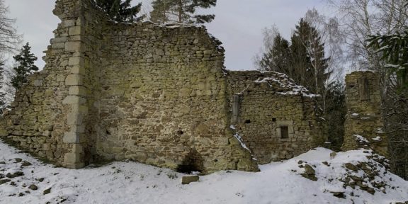 Klatovy: běžecká trasa ke zřícenině kostela sv. Bartoloměje a bývalé protiraketové základně