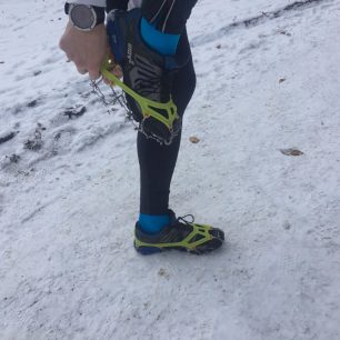 Nasazování nesmeků CAMP Ice Master Run-druhá fáze