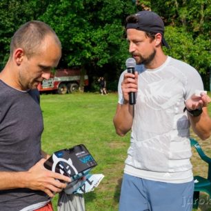 Závody uvádí moderátor ČT sport Honza Smetana