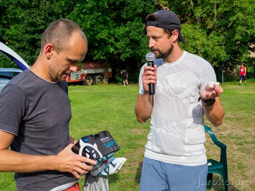 Závody uvádí moderátor ČT sport Honza Smetana