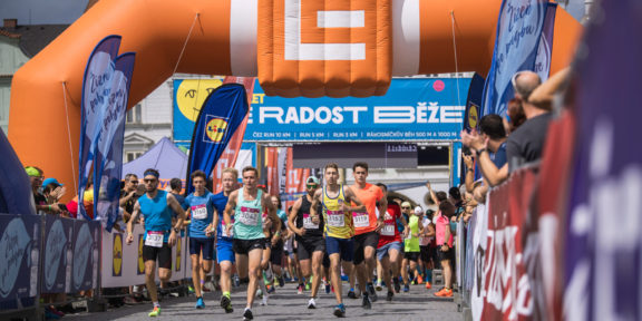 ČEZ RunTour zahajuje běžeckou sezonu vyprodaným závodem v Českých Budějovicích