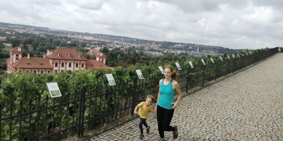 Běžecká novinka: vyber si čas startu, zaběhni si po trasách Emila Zátopka a dej si běžeckou snídani