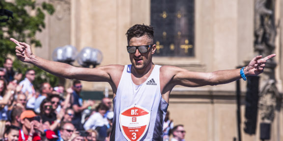Králem Volkswagen Maratonu Praha je Keňan Kigen, nejlepším Čechem Homoláč