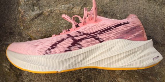 Recenze: Asics Novablast 3 &#8211; návykové pohodlí i krásný design