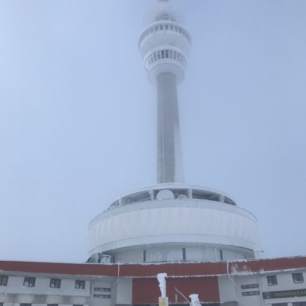 A 8. prosince dopoledne dosáhla zavátého vrcholu Praděd (1491 m.n.m.)