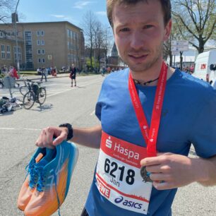 Cíl dosažen, boty Asics Metaspeed Sky+ mě do něj donesly s maximálním možným pohodlím