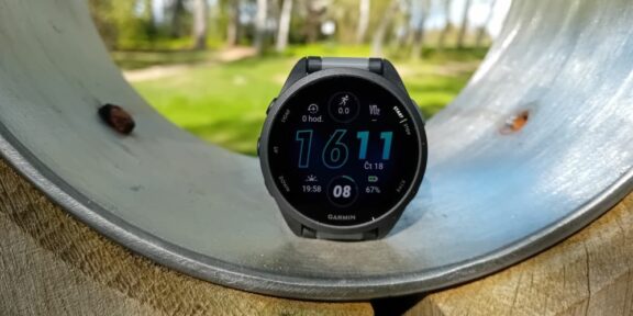 Recenze: Garmin Forerunner 165 Music – střízlík nadupaný funkcemi