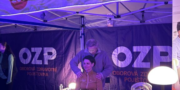 Letošní Noční běhy pro Světlušku uzavře Plzeň