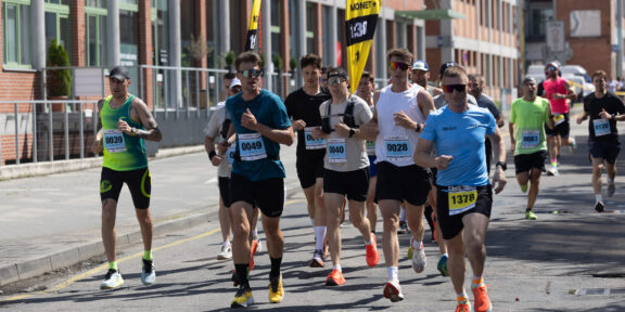 Festivalový půlmaraton ve Zlíně přivítal rekordní množství běžců. Vítězi jsou Kennedy Kipkemoi Rono a Chelangat Sang z Keni
