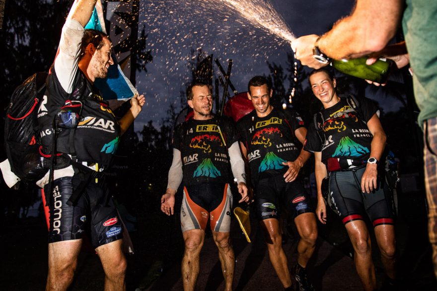 Tereza Rudolfová s týmem Back Hill na adveture race na Reunionu