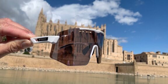 Recenze: R2 TORQ AT120B – na takové brýle (i z nich) radost pohledět