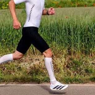 Všechny novinky, od dresů přes kombinézy až po kompresní návleky R2 Aero, prošly testováním ve větrném tunelu.