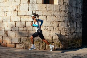 Technologie z větrného tunelu i důraz na detail: Compressport představuje kolekci pro letní sezónu 2026