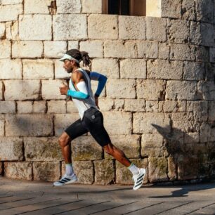 Základním pilířem běžecké části jsou přepracované šortky Under Control Short