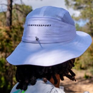 Klobouk Ice Bob je nezbytný do extrémních veder