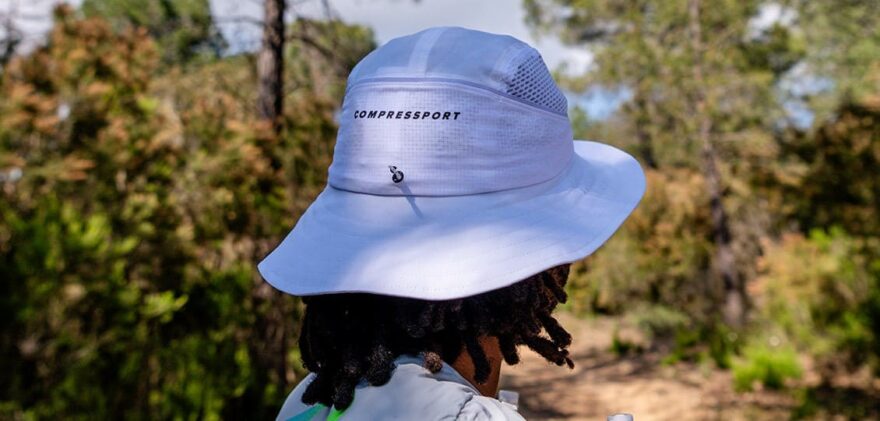 Klobouk Ice Bob je nezbytný do extrémních veder