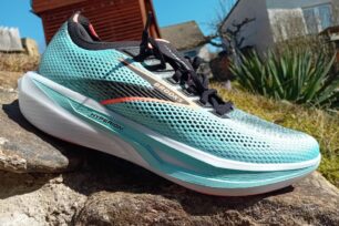 Recenze: BROOKS HYPERION 3 – tempovka, se kterou doběhnete dál
