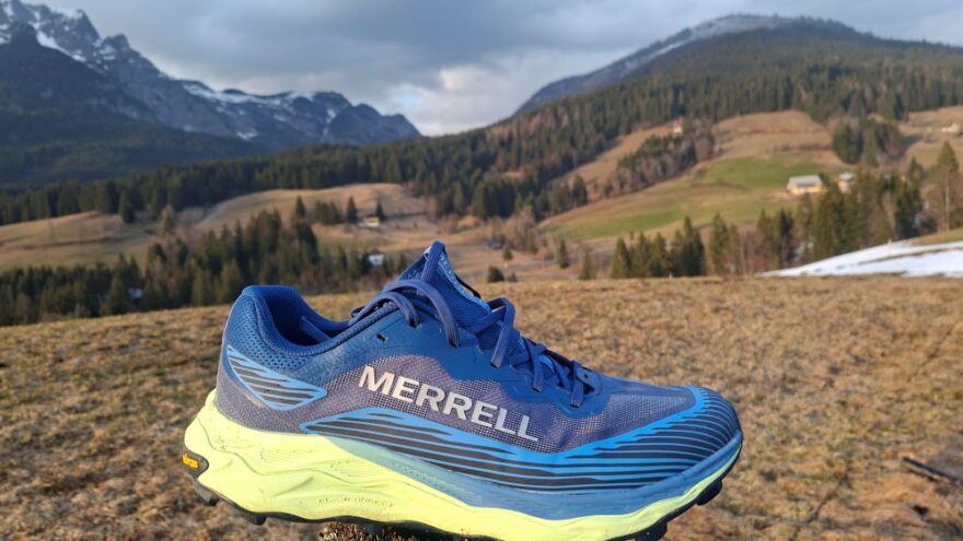 MERRELL AGILITY PEAK 6 – trailovka, která drží slovo i stopu