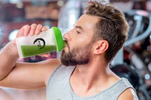 Matcha místo nakopávače? Trend, který si nachází cestu i do světa sportu