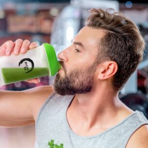 Matcha místo nakopávače? Trend, který si nachází cestu i do světa sportu