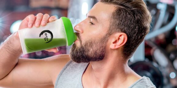 Matcha místo nakopávače? Trend, který si nachází cestu i do světa sportu