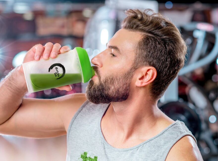 Matcha místo nakopávače? Trend, který si nachází cestu i do světa sportu