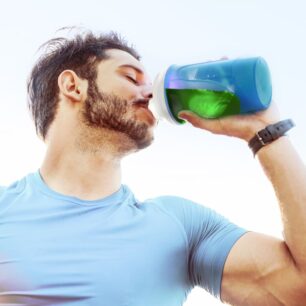 Matcha místo nakopávače? Trend, který si nachází cestu i do světa sportu