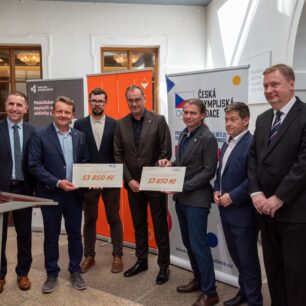 Orienťák ve Sněmovně vynesl dětem na sport 107 tisíc korun. Foto: Vojtěch Šimek