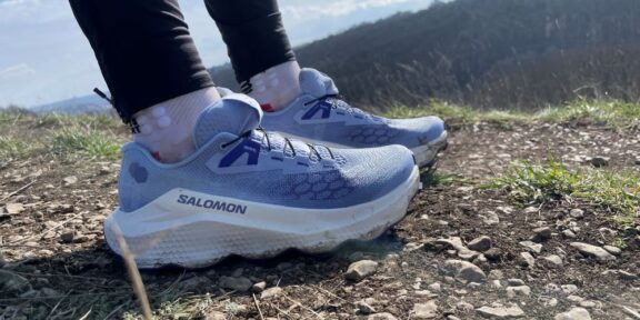 Recenze: Salomon Ultra Glide 4 – trailová univerzálka, která miluje ultra i technické seběhy