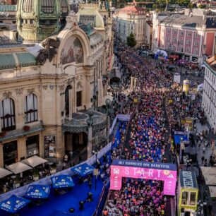 Ráda běháš, ale z velkých závodů máš respekt? Zažij unikátní atmosféru Adidas běhu pro ženy!