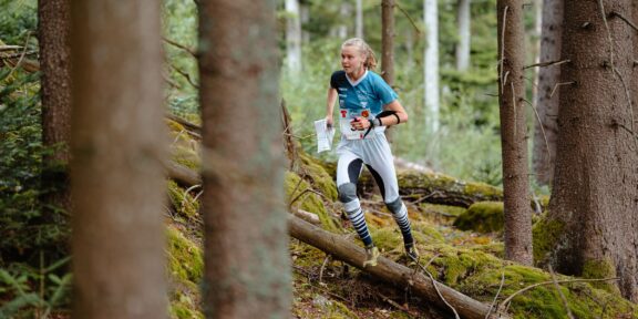 Světový pohár v orientačním běhu 2026: Bronz Terezy Rauturier a pět Češek v top 20.